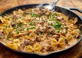 Simple and Quick Beef Stroganoff