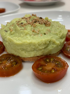 Una foto de Mini pastel rápido de aguacate