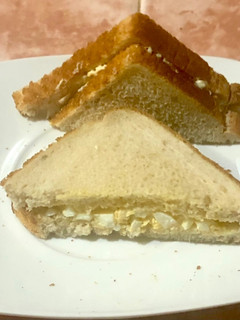 Una foto de Sándwich de ensalada de huevo