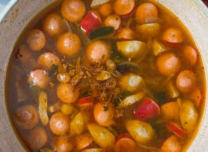 Foto resep Sup / sop merah tomat sosis bakso wortel kentang