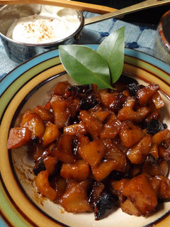 Una foto de Manzanas acaramelizadas con yogurt