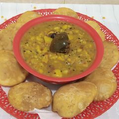 A picture of Daal kachori with aloo tarkari.
