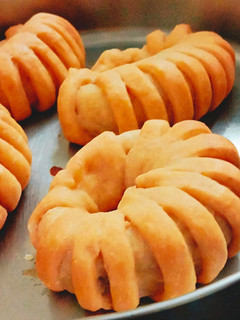 பாசிபருப்பு ஸ்டப்டு மில்க் பன்(moong dal stuffed milk bun) செய்முறை முக்கிய புகைப்படம்