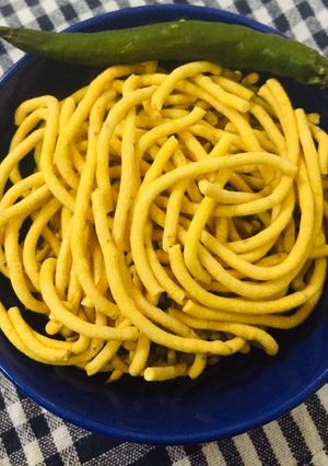ભાવનગરી ગાંઠિયા (Bhavnagari Gathiya Recipe in Gujarati) રેસીપી મુખ્ય ફોટો