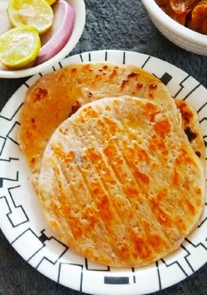 A picture of Bakharkhani Roti.