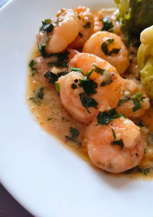 Una foto de Camarones al pil pil