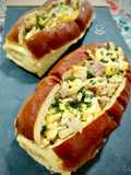 Brioche con revuelto de kebab de pollo