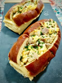 Una foto de Brioche con revuelto de kebab de pollo