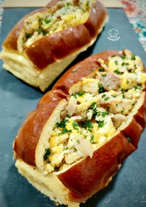 Una foto de Brioche con revuelto de kebab de pollo