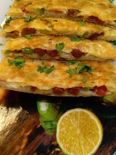 صورة لوصفة فطائر شرقي بحشوة السوسيس (النقانق) وميكس الجبن 😋❤️