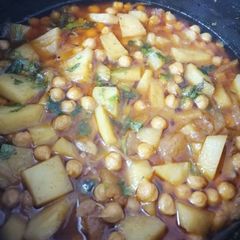 Alu mian with chaney(Al Batatis wa hummus) A picture of Alu mian with chaney(Al Batatis wa hummus).