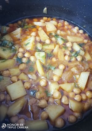 A picture of Alu mian with chaney(Al Batatis wa hummus).
