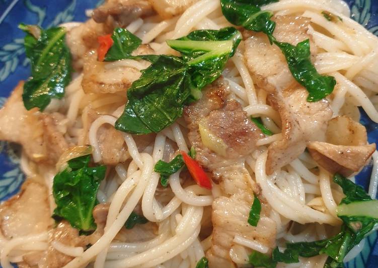 蒜辣鹹豬肉炒麵
