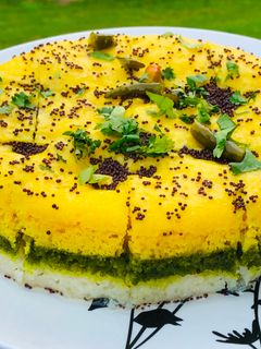 ત્રિરંગી સેન્ડવીચ ઢોકળાં (Sandwich Dhokla recipe in Gujarati) રેસીપી મુખ્ય ફોટો