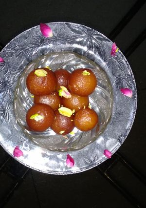 ગુલાબ જાંબુ (Gulab Jamun Recipe In Gujarati) રેસીપી મુખ્ય ફોટો
