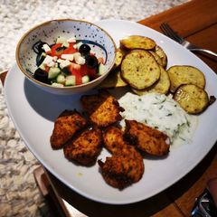 Chicken tzatziki and sweet potatoes A picture of Chicken tzatziki and sweet potatoes.