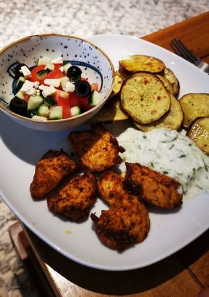 A picture of Chicken tzatziki and sweet potatoes.