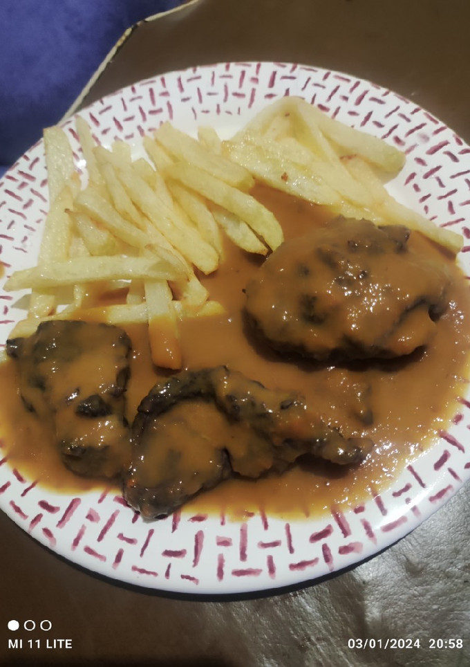Una foto de Carrillada en salsa con papas