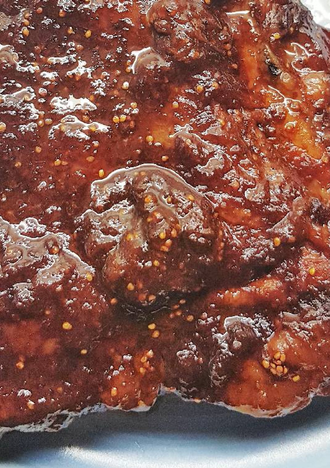 Una foto de Costillar de cerdo con salsa de higos verdes