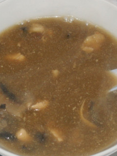 Una foto de Sopa de pollo con champiñones