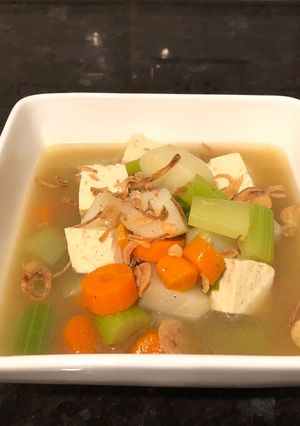 A picture of Vegetables Soup (Indonesian vegetarian soup =Sup Tahu).