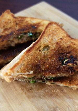 চীজ গার্লিক স্যান্ডউইচ (cheese garlic sandwich recipe in Bengali) রেসিপির প্রধান ছবি