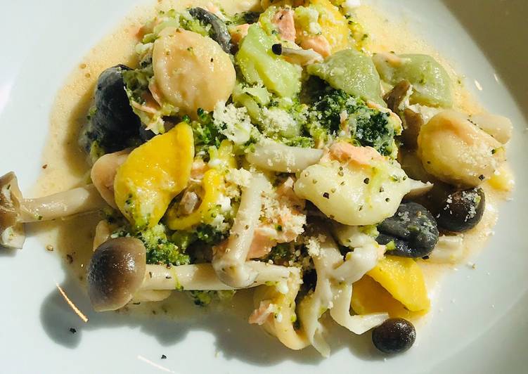 Orecchiette colorate con crema di salmone