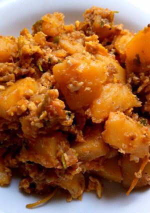 A picture of Spicy potatoes and eggs.