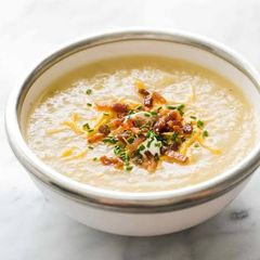 A picture of Creamy potato soup.
