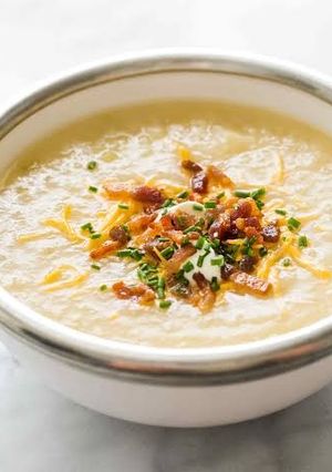 A picture of Creamy potato soup.
