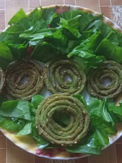 પાલક ચકરી (Palak Chakri Recipe In Gujarati) રેસીપી મુખ્ય ફોટો