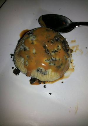 Una foto de Alfajor oreo helado ♡