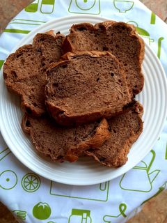 Foto resep Roti tawar coklat with choco chip dgn alat bread maker😊