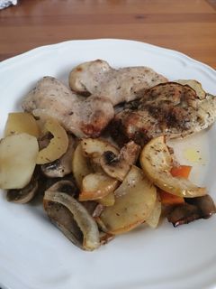 Una foto de Pollo al horno con manzana