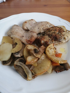 Una foto de Pollo al horno con manzana