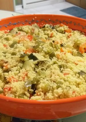 Una foto de Cuscús con verduras