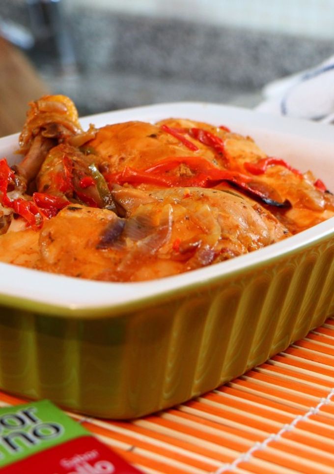 Una foto de Receta de Pollo al horno criollo con vegetales