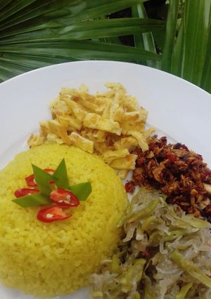 Foto resep Nasi kuning ricecooker