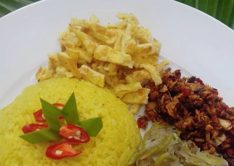 Cara Menyiapkan Nasi kuning ricecooker Bikin Ngiler