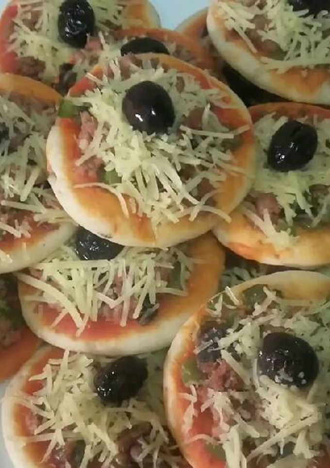 Una foto de Mini pizza de atún y champiñones