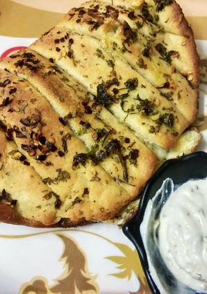 A picture of Stuffed cheesy garlic bread.