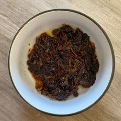 A picture of Best sticky caramelised onions 🧅.