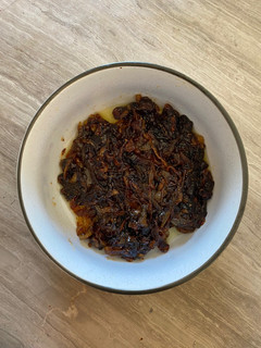 A picture of Best sticky caramelised onions 🧅.