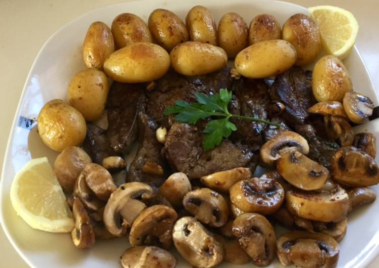 Hígado de cordero con patatinas y champiñones