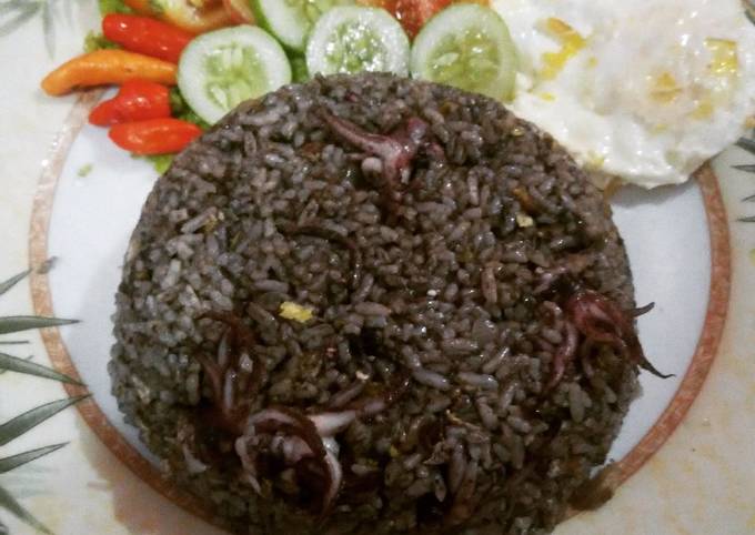 Resep buat Nasi Goreng Cumi Hitam  lezat