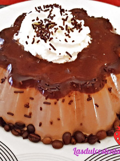 Una foto de Flan de chocolate y café al caramelo