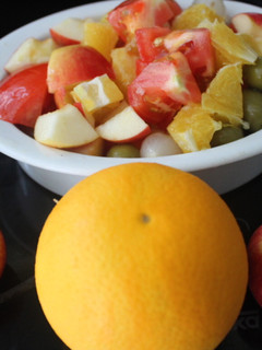 Una foto de Ensalada de manzanas y naranja