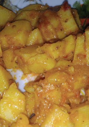 A picture of Red sauce potatoes.