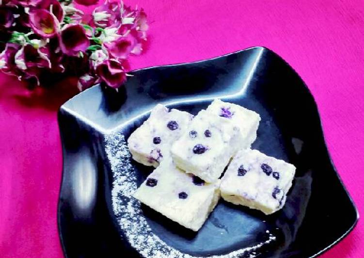 Blueberry ice cream sandesh