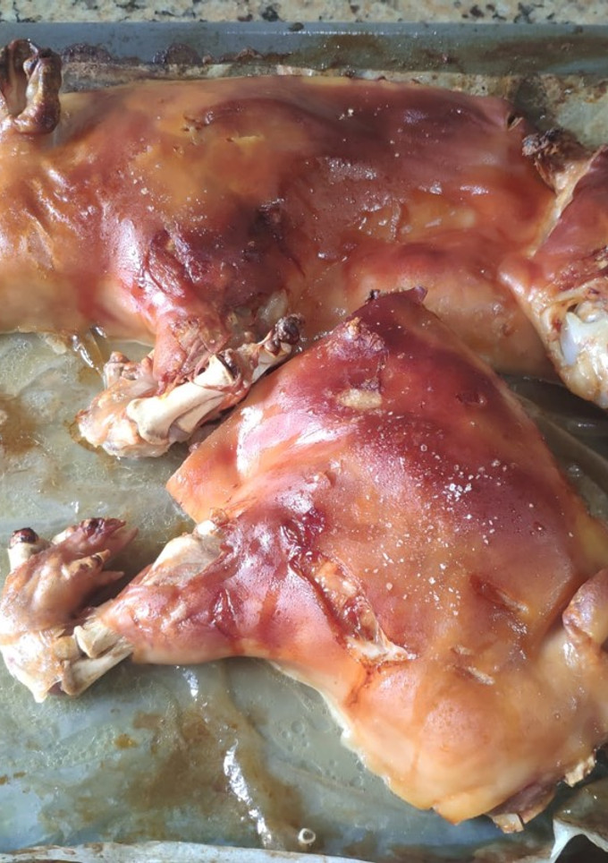 Una foto de Cochinillo asado